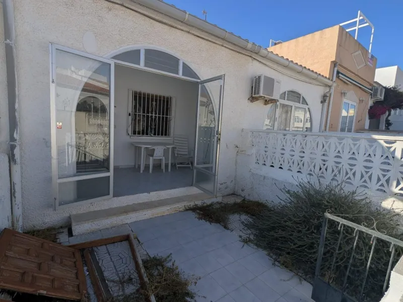99.000 TORREVIEJA BUNGALOW PLANTA BAJA 1 HAB!!