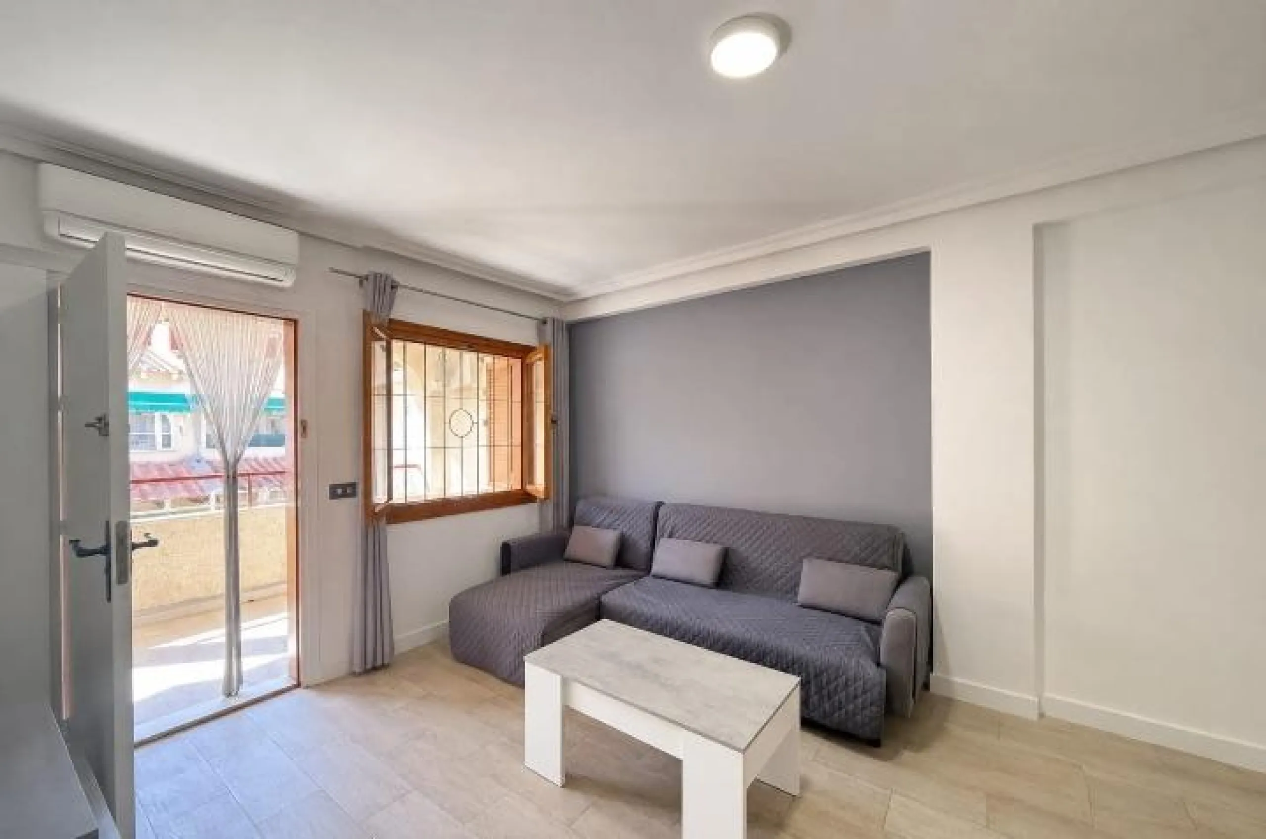 APARTMENT 50M FROM ACEQUIÓN BEACH WITH ENCLOSED GARAGE