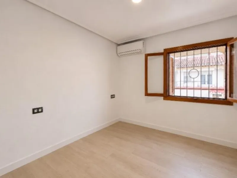 APARTMENT 50M FROM ACEQUIÓN BEACH WITH ENCLOSED GARAGE