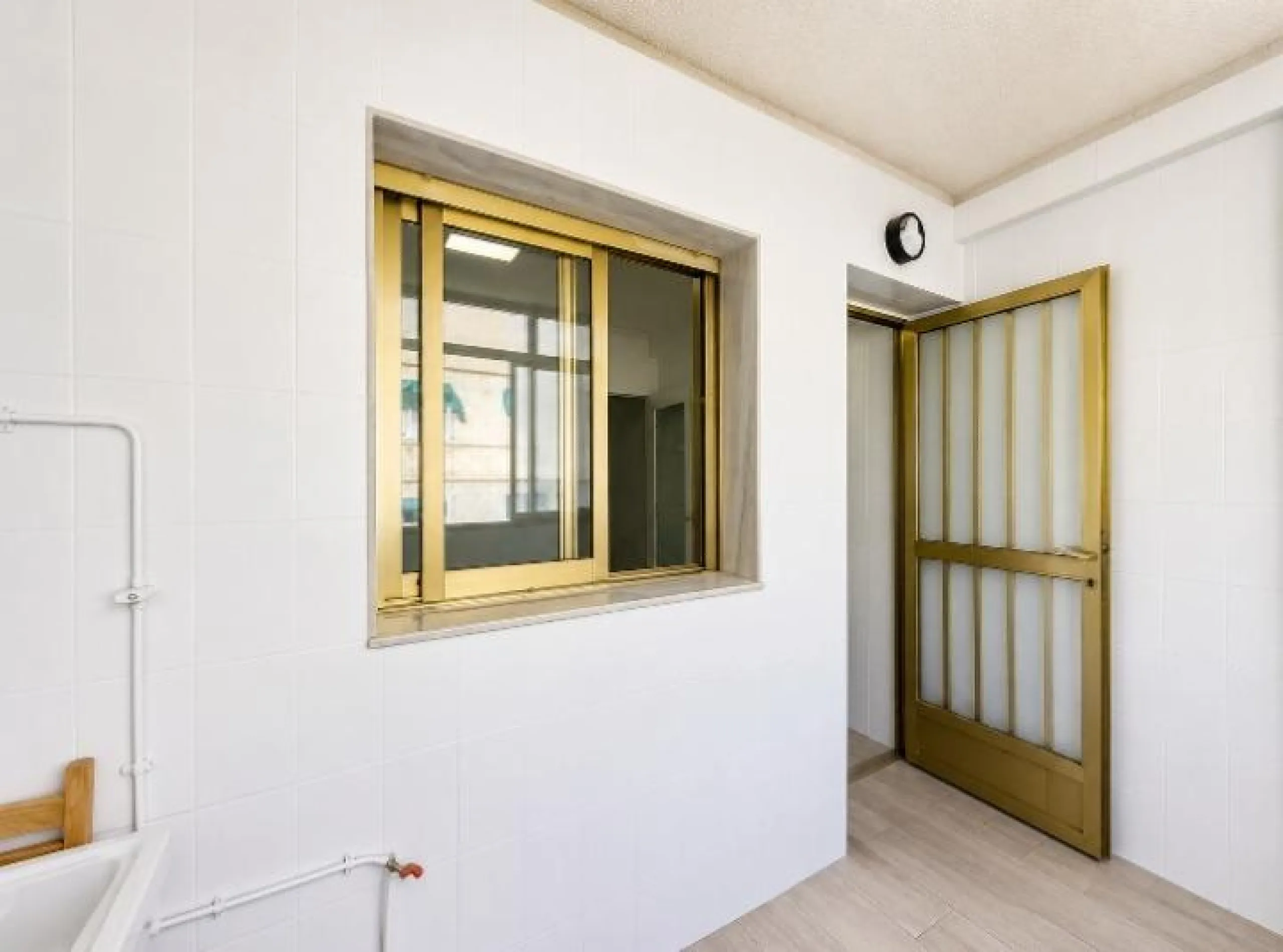 APARTMENT 50M FROM ACEQUIÓN BEACH WITH ENCLOSED GARAGE