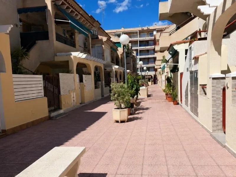 APARTMENT 50M FROM ACEQUIÓN BEACH WITH ENCLOSED GARAGE