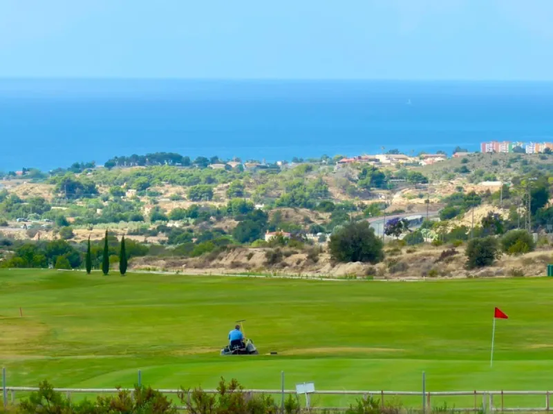 BUNGALOW IN GOLF RESORT – FINESTRAT