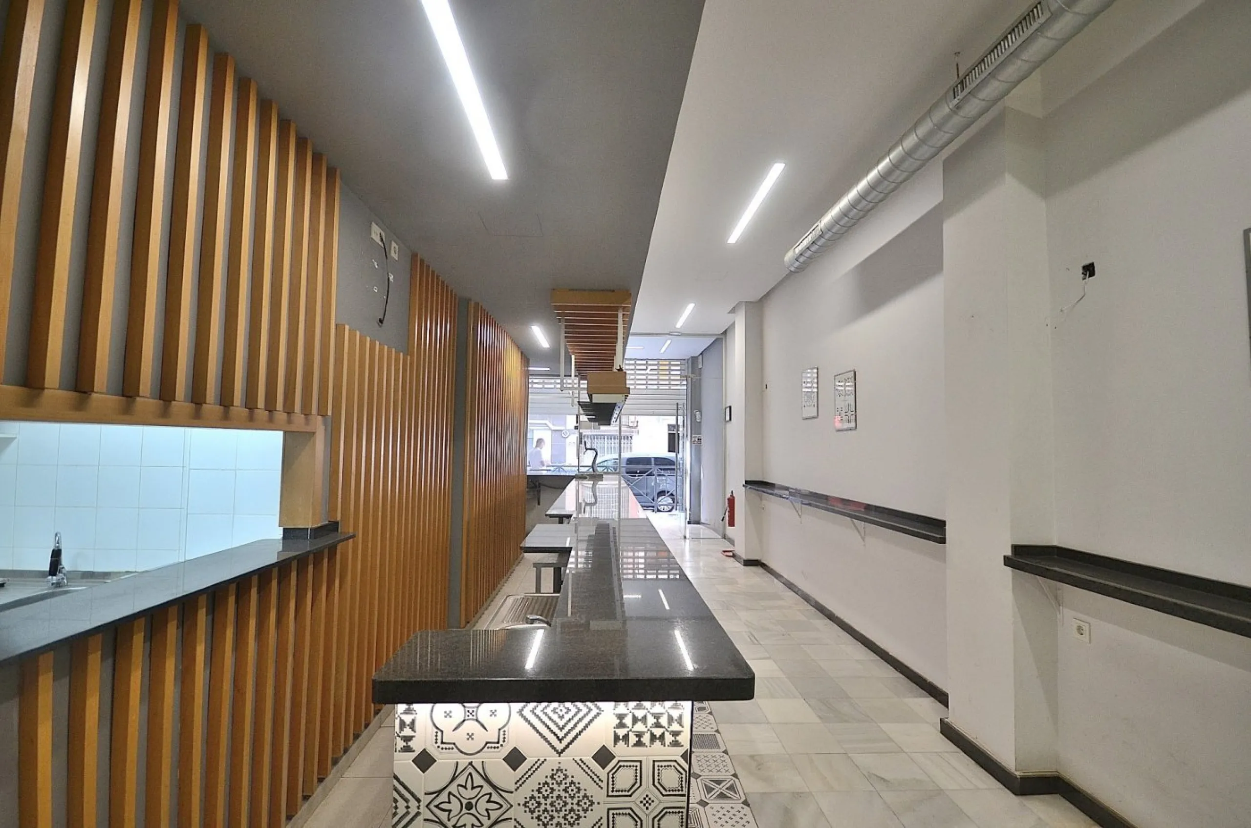 RAMON GALLUD street business premises in the center of TORREVIEJA