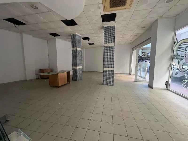 Пентхаус с панорамным видом на Коста-дель-Соль.

Общая площадь 350 м². Три спальни, три полных ванных комнаты, большой балкон и собственная терраса с солярием. Современный дизайн, ательер, гараж на два автомобиля.  Встроенная аэротермальная система. Новостройка в престижном жилом комплексе. Участок 800 м²