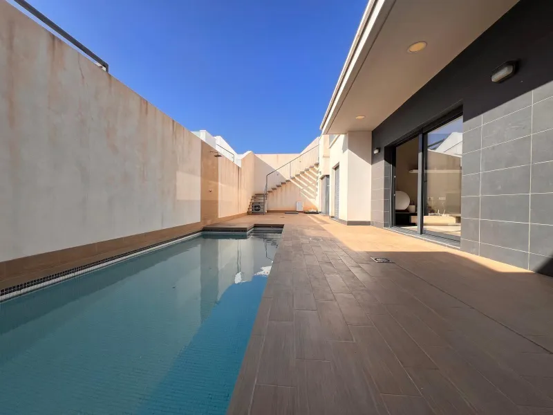 Modern Semi-New Villa with Private Pool in Altos de Cabo Roig