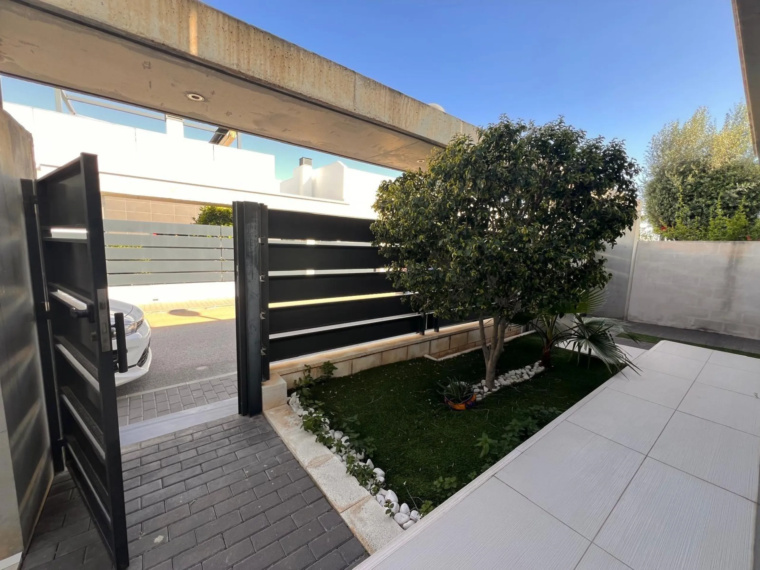 Modern Semi-New Villa with Private Pool in Altos de Cabo Roig