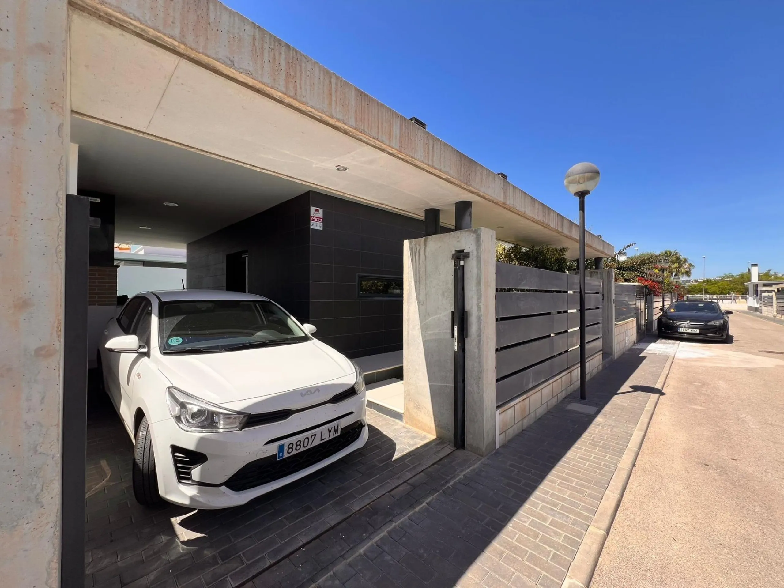 Modern Semi-New Villa with Private Pool in Altos de Cabo Roig