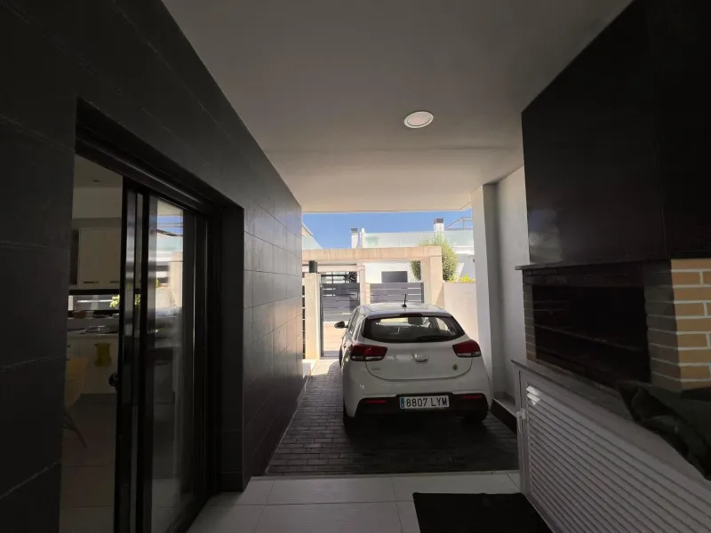 Modern Semi-New Villa with Private Pool in Altos de Cabo Roig