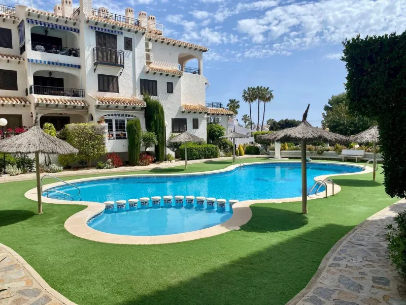 APARTAMENTO MEDITERRÁNEO CON GRAN TERRAZA, PISCINA Y VISTAS AL MAR EN CABO ROIG