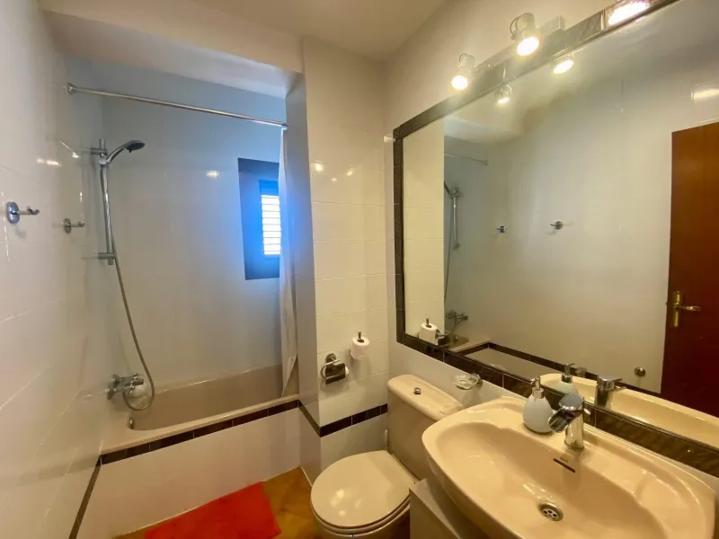 APARTAMENTO MEDITERRÁNEO CON GRAN TERRAZA, PISCINA Y VISTAS AL MAR EN CABO ROIG