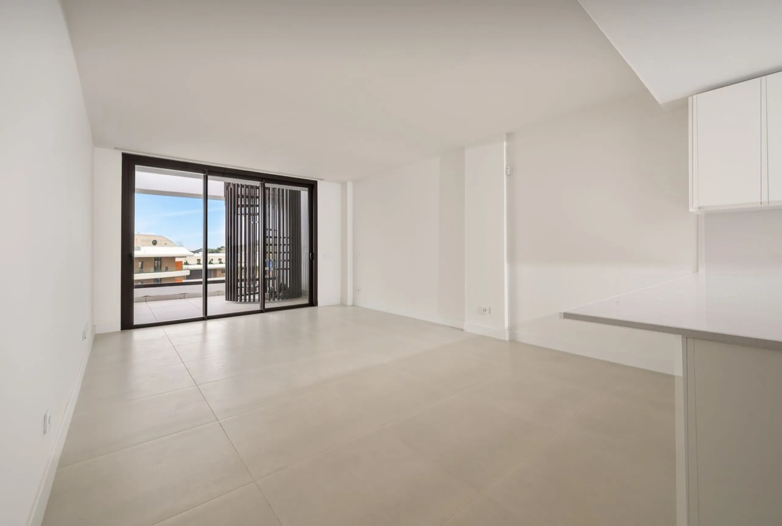 Erleben Sie modernes, minimalistisches Wohnen auf höchstem Niveau in diesem beeindruckenden Penthouse in der Reserva del Higuerón, nur 400 Meter von den herrlichen Stränden Fuengirolas entfernt