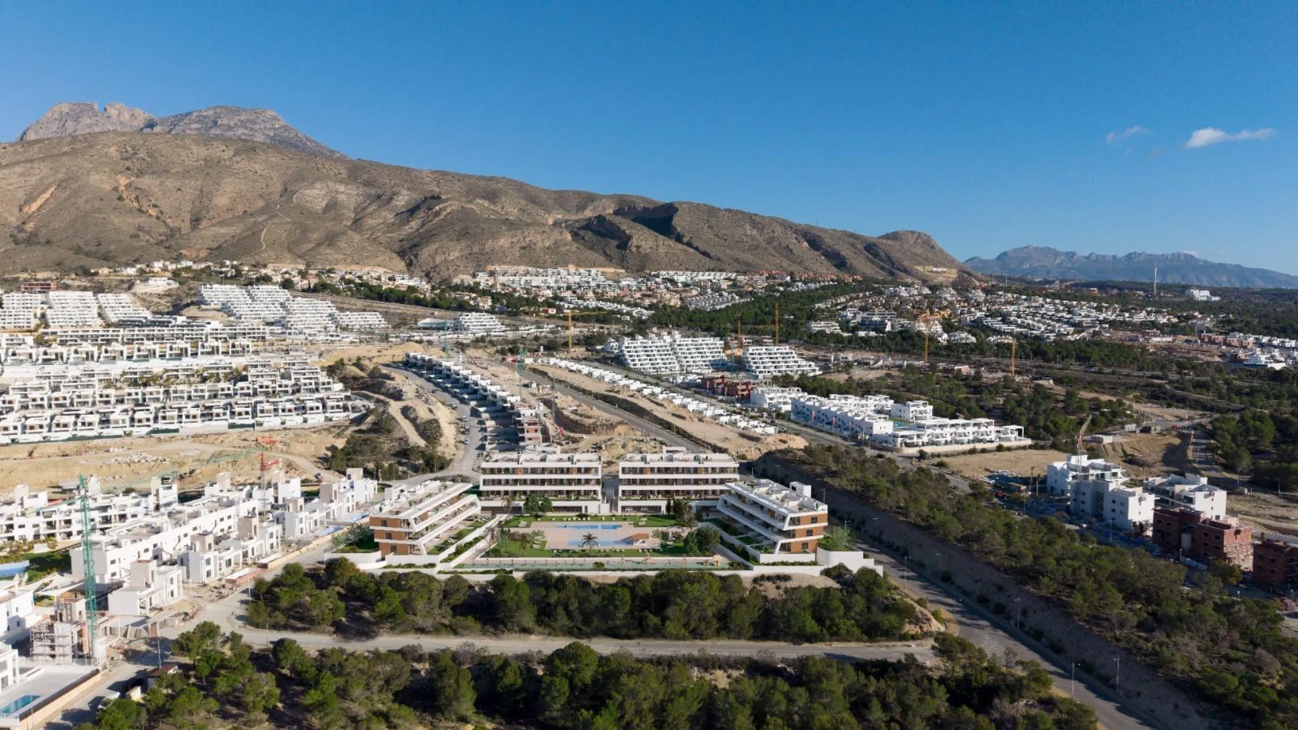 LUXURY RESIDENTIAL - NEW BUILD IN GOLF BAHIA