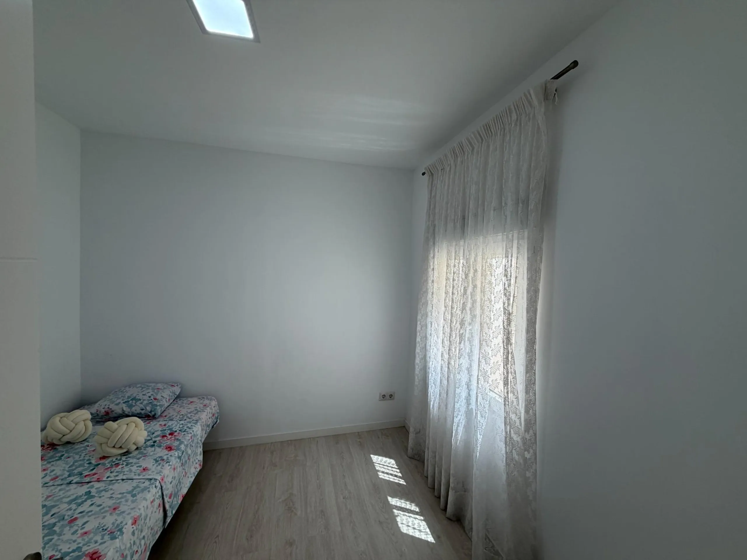 Светлая квартира с 3 спальнями в Эль Кампелло Плайя