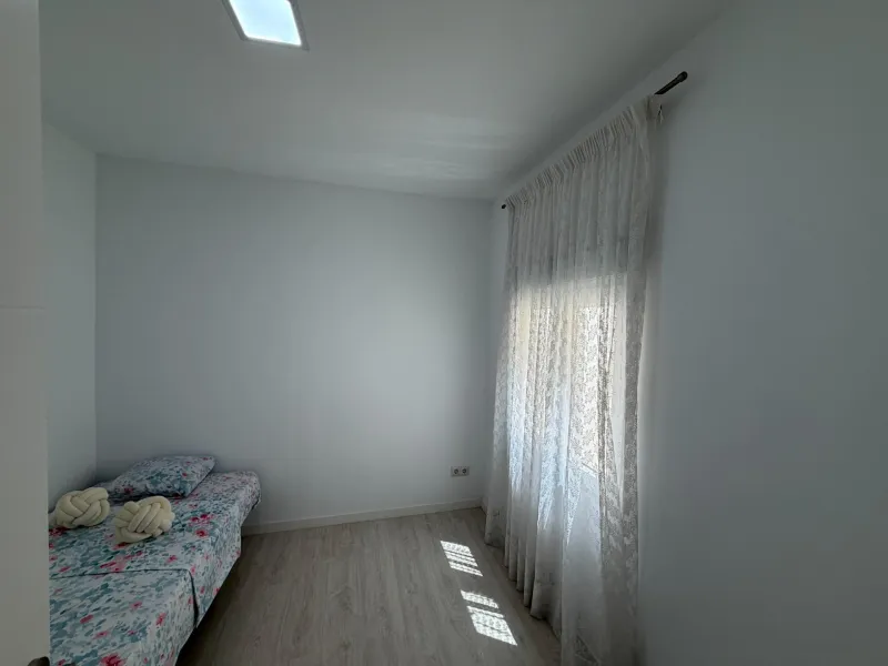 Светлая квартира с 3 спальнями в Эль Кампелло Плайя