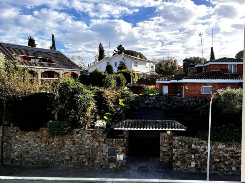 Neubau-Penthouse mit privater Terrasse in Bellaterra, Barcelona