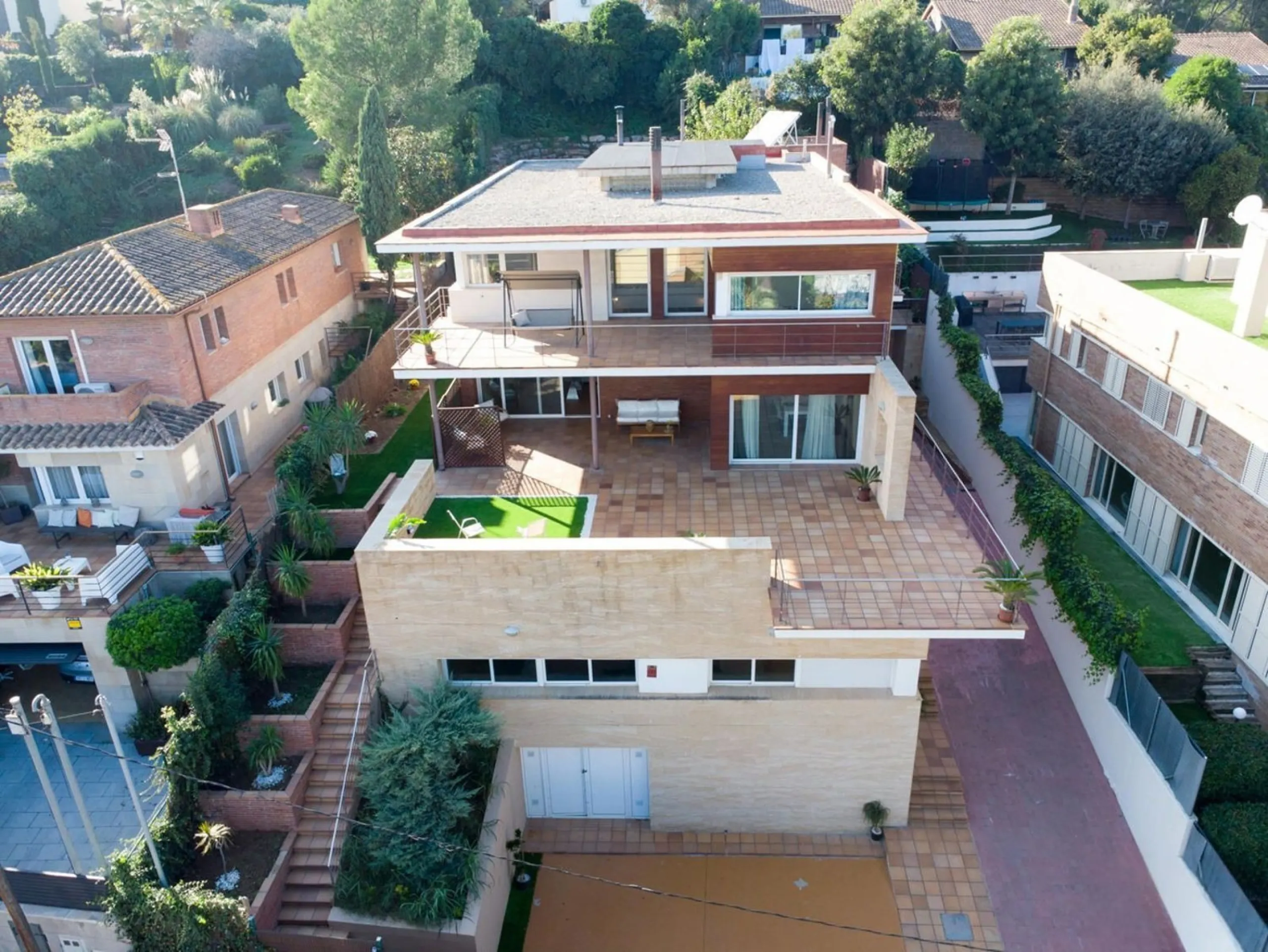 High-End Contemporary Villa with Garden and Pool in Sant Cugat del Valles, Barcelona