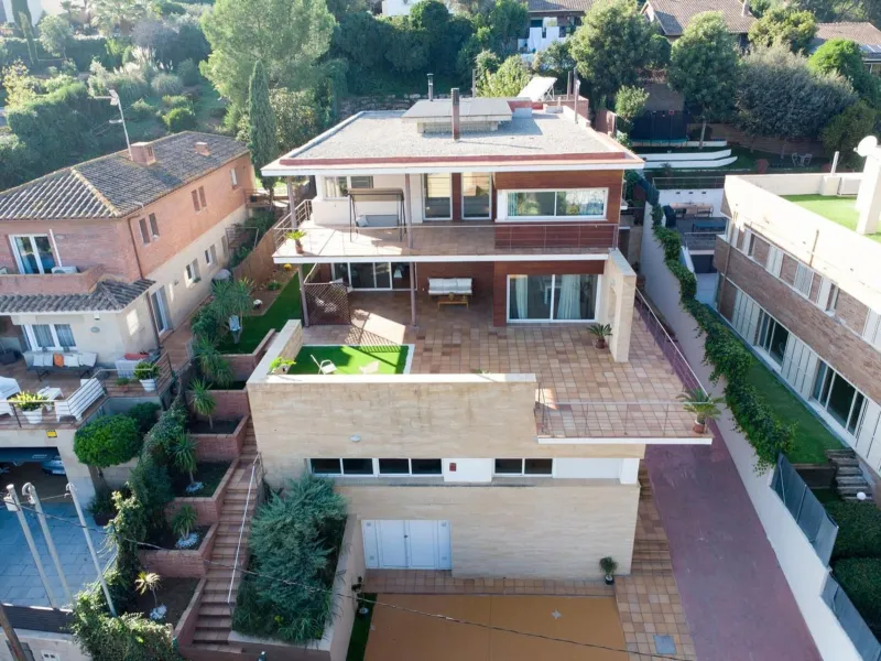 High-End Contemporary Villa with Garden and Pool in Sant Cugat del Valles, Barcelona