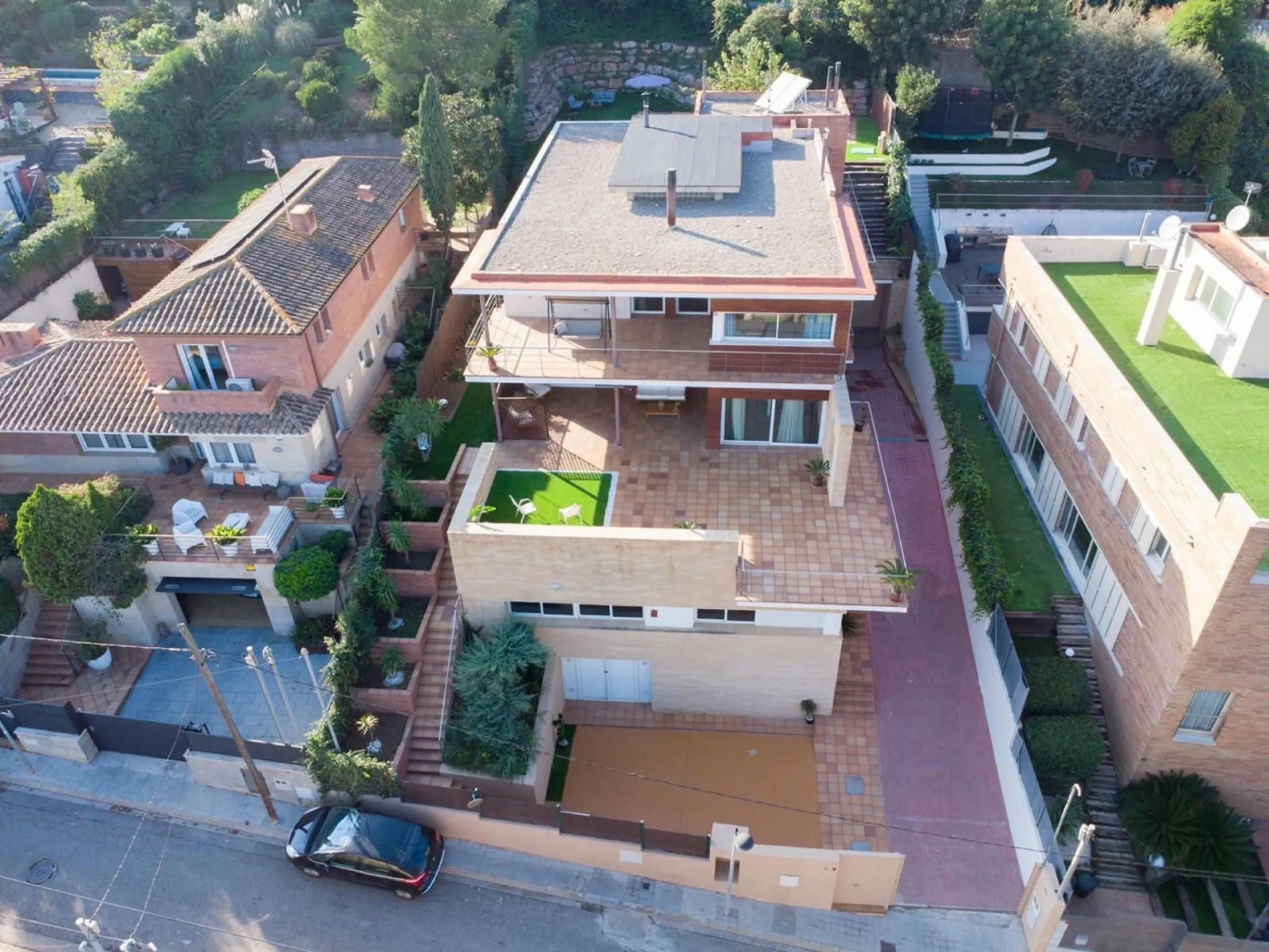 High-End Contemporary Villa with Garden and Pool in Sant Cugat del Valles, Barcelona