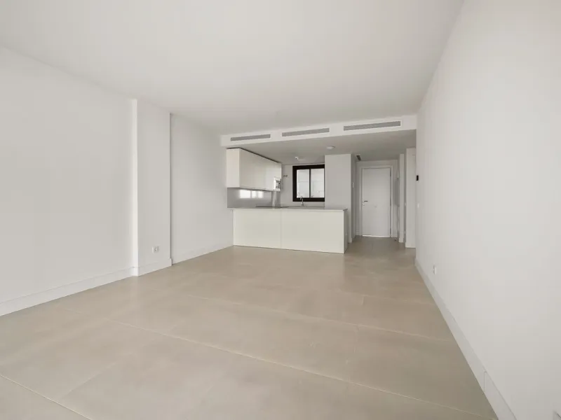 Erleben Sie modernes, minimalistisches Wohnen auf höchstem Niveau in diesem beeindruckenden Penthouse in der Reserva del Higuerón, nur 400 Meter von den herrlichen Stränden Fuengirolas entfernt