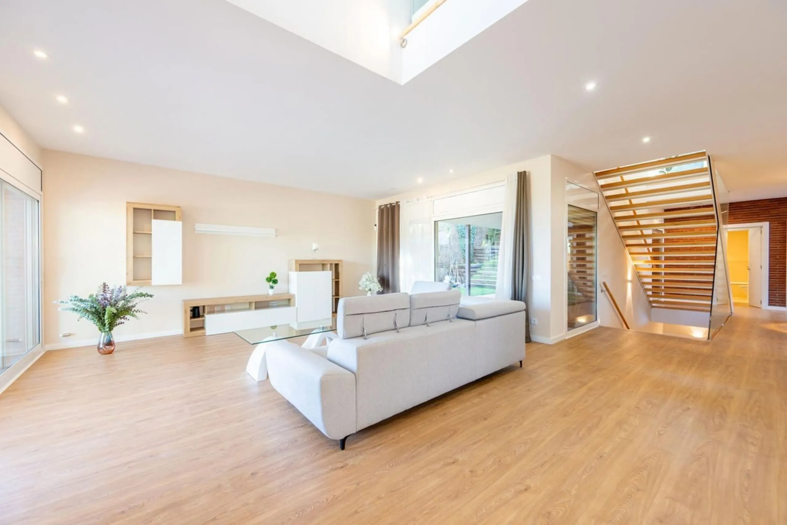 High-End Contemporary Villa with Garden and Pool in Sant Cugat del Valles, Barcelona