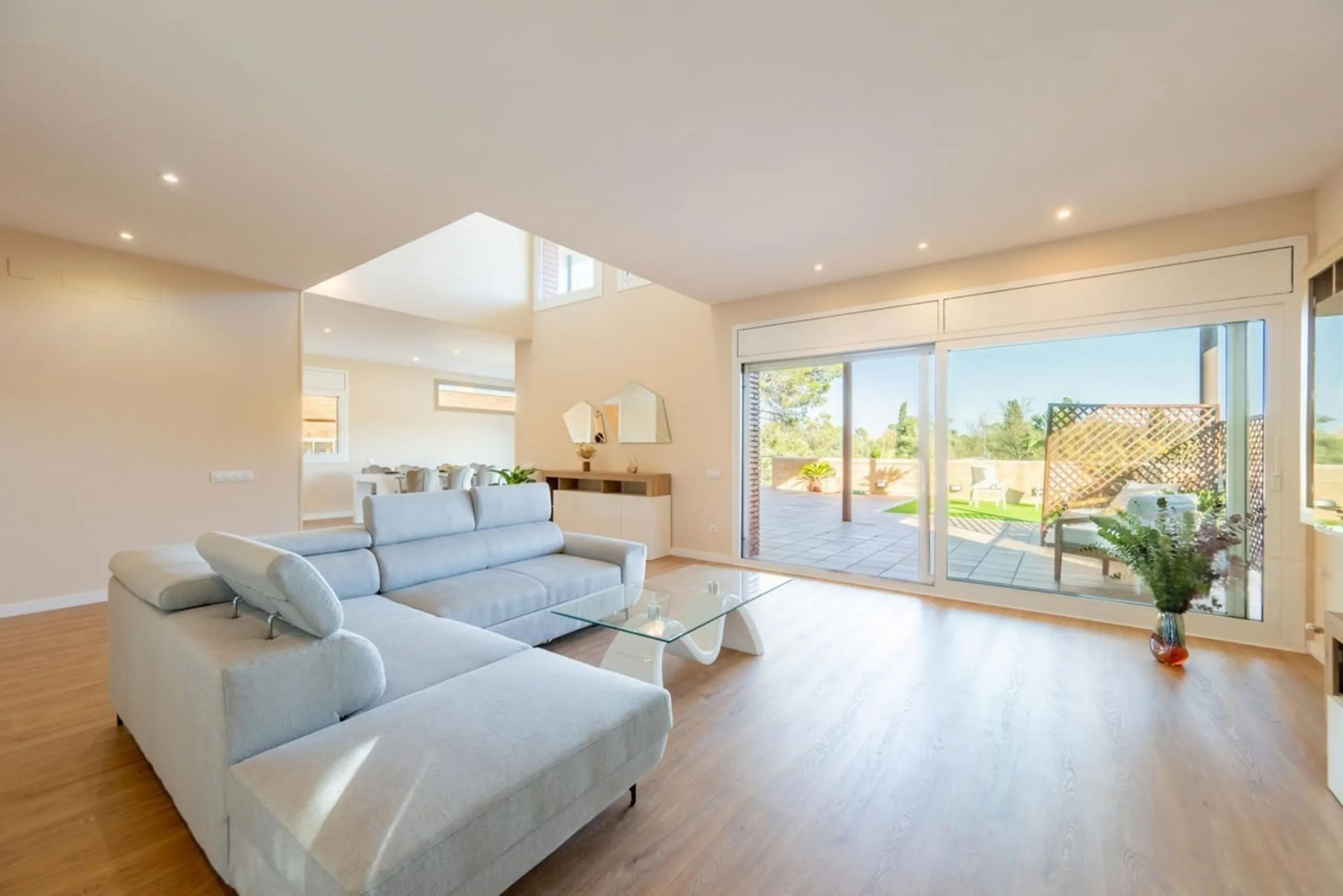 High-End Contemporary Villa with Garden and Pool in Sant Cugat del Valles, Barcelona