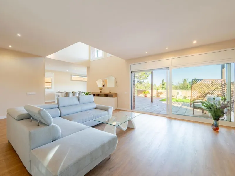 High-End Contemporary Villa with Garden and Pool in Sant Cugat del Valles, Barcelona