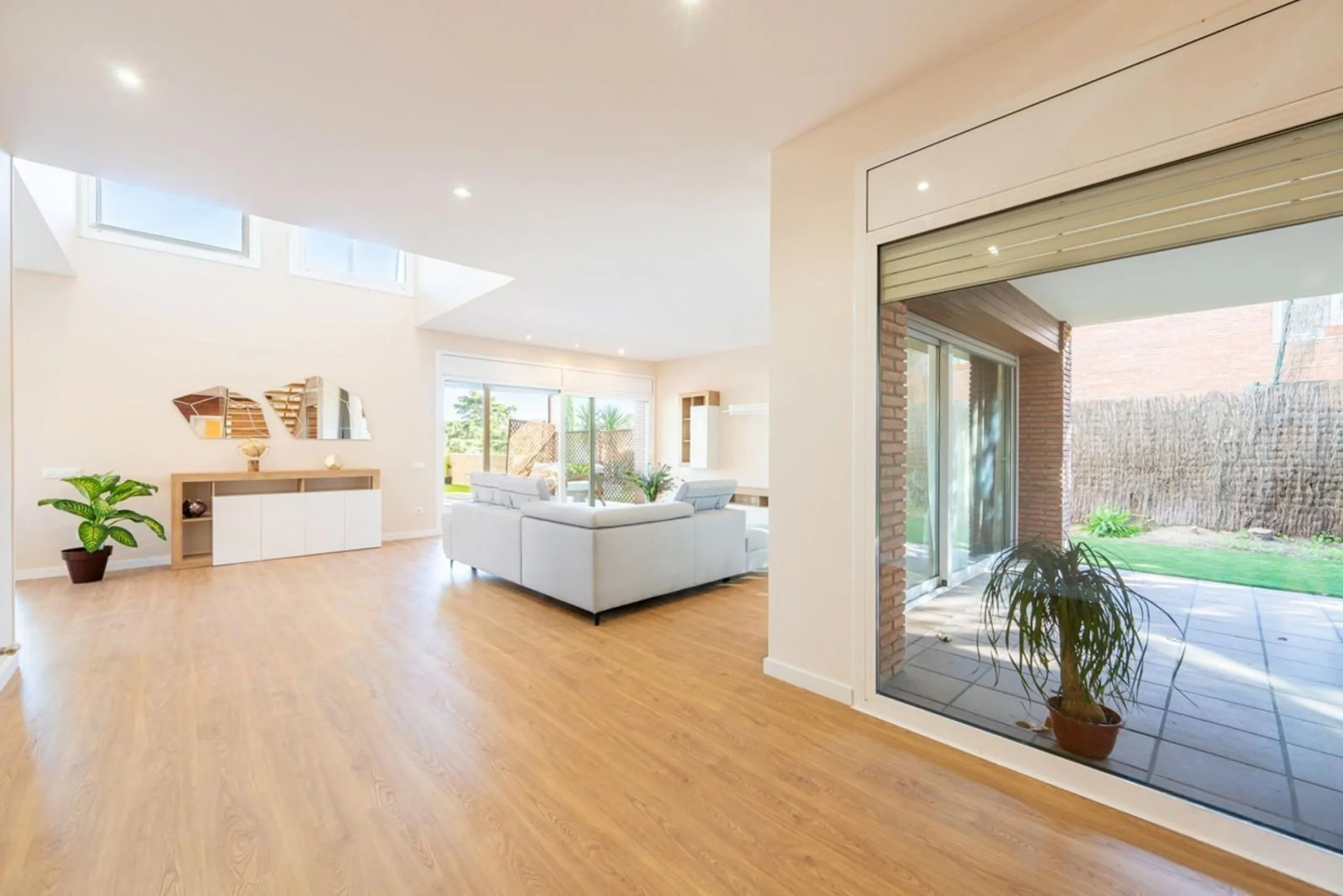 High-End Contemporary Villa with Garden and Pool in Sant Cugat del Valles, Barcelona