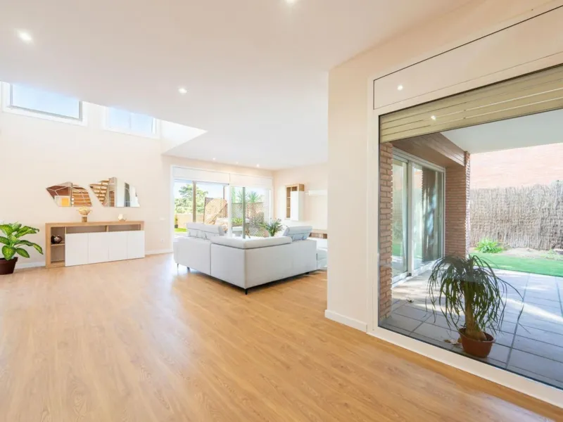 High-End Contemporary Villa with Garden and Pool in Sant Cugat del Valles, Barcelona