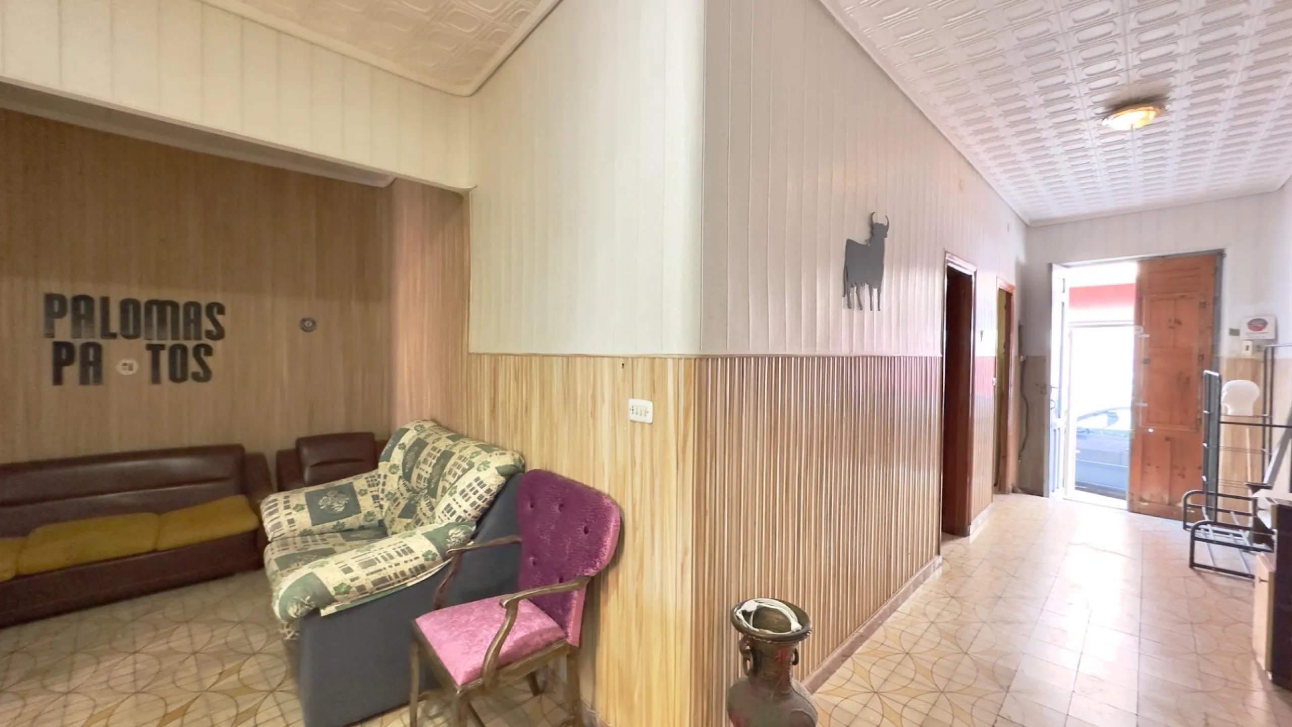 3-Bedroom Townhouse with 2 Bathrooms and a Large Patio in the Centre of Torrevieja, for Renovation
