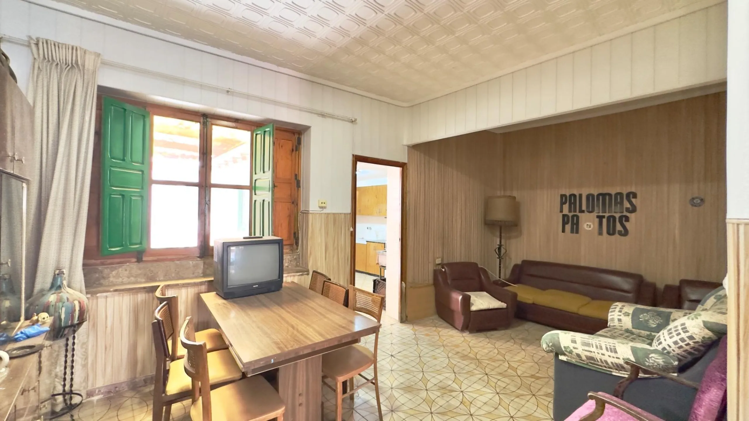 3-Bedroom Townhouse with 2 Bathrooms and a Large Patio in the Centre of Torrevieja, for Renovation