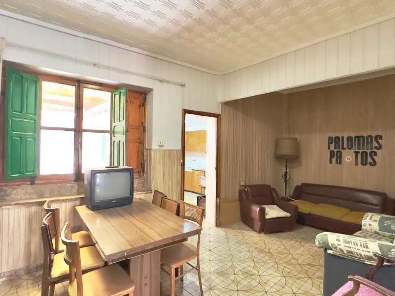 3-Bedroom Townhouse with 2 Bathrooms and a Large Patio in the Centre of Torrevieja, for Renovation