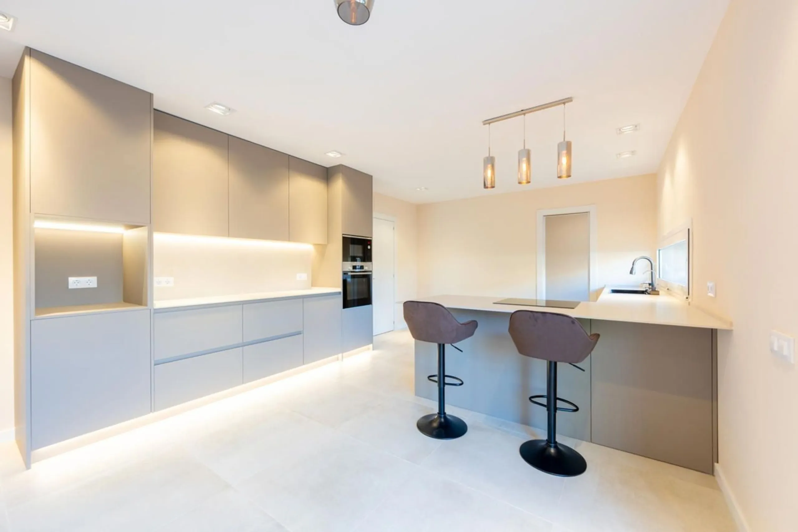 High-End Contemporary Villa with Garden and Pool in Sant Cugat del Valles, Barcelona