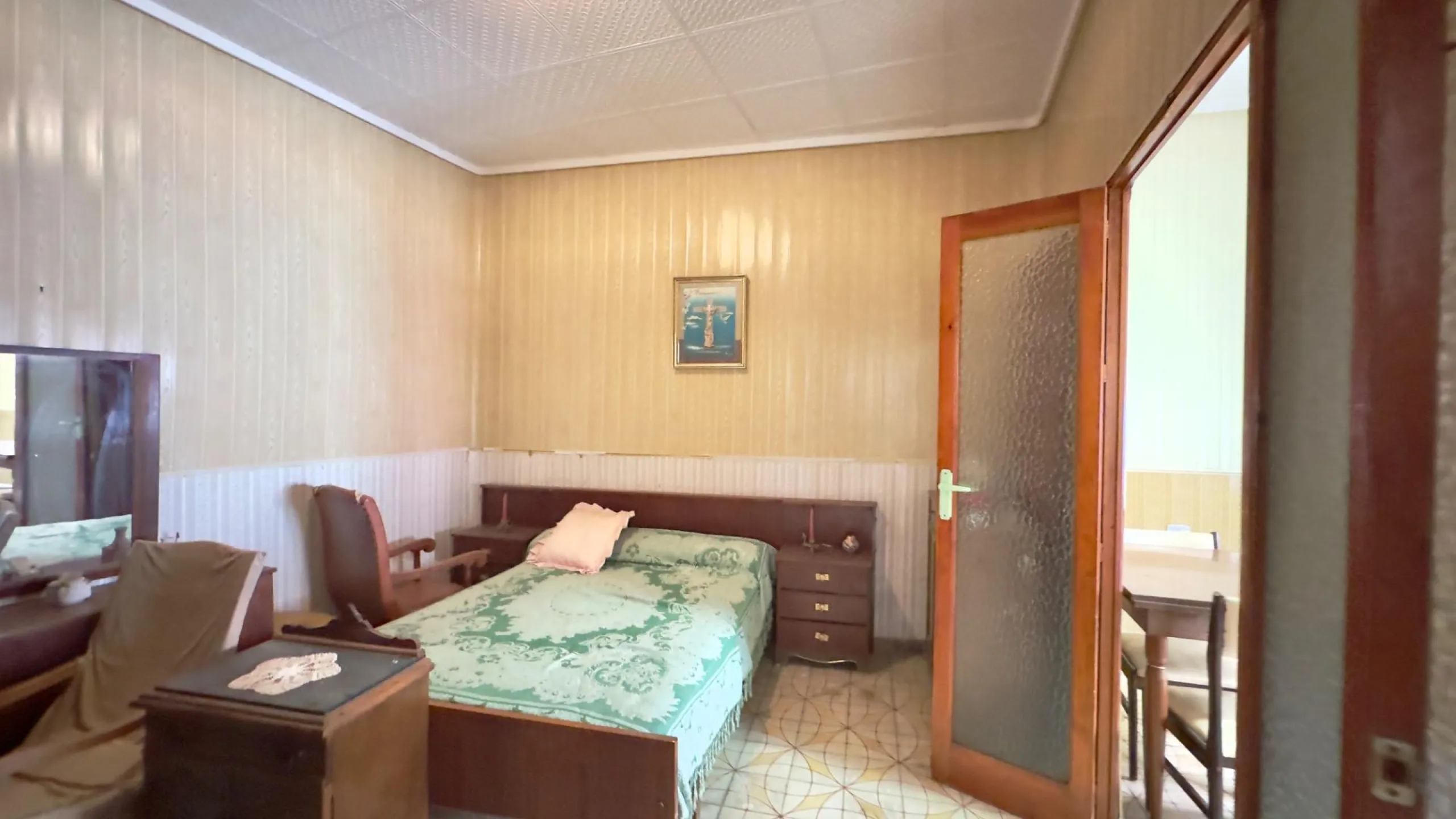 3-Bedroom Townhouse with 2 Bathrooms and a Large Patio in the Centre of Torrevieja, for Renovation