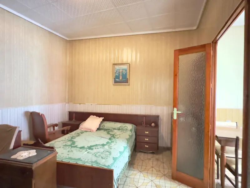 3-Bedroom Townhouse with 2 Bathrooms and a Large Patio in the Centre of Torrevieja, for Renovation