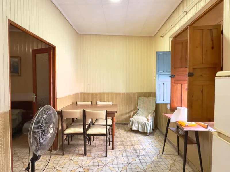 3-Bedroom Townhouse with 2 Bathrooms and a Large Patio in the Centre of Torrevieja, for Renovation