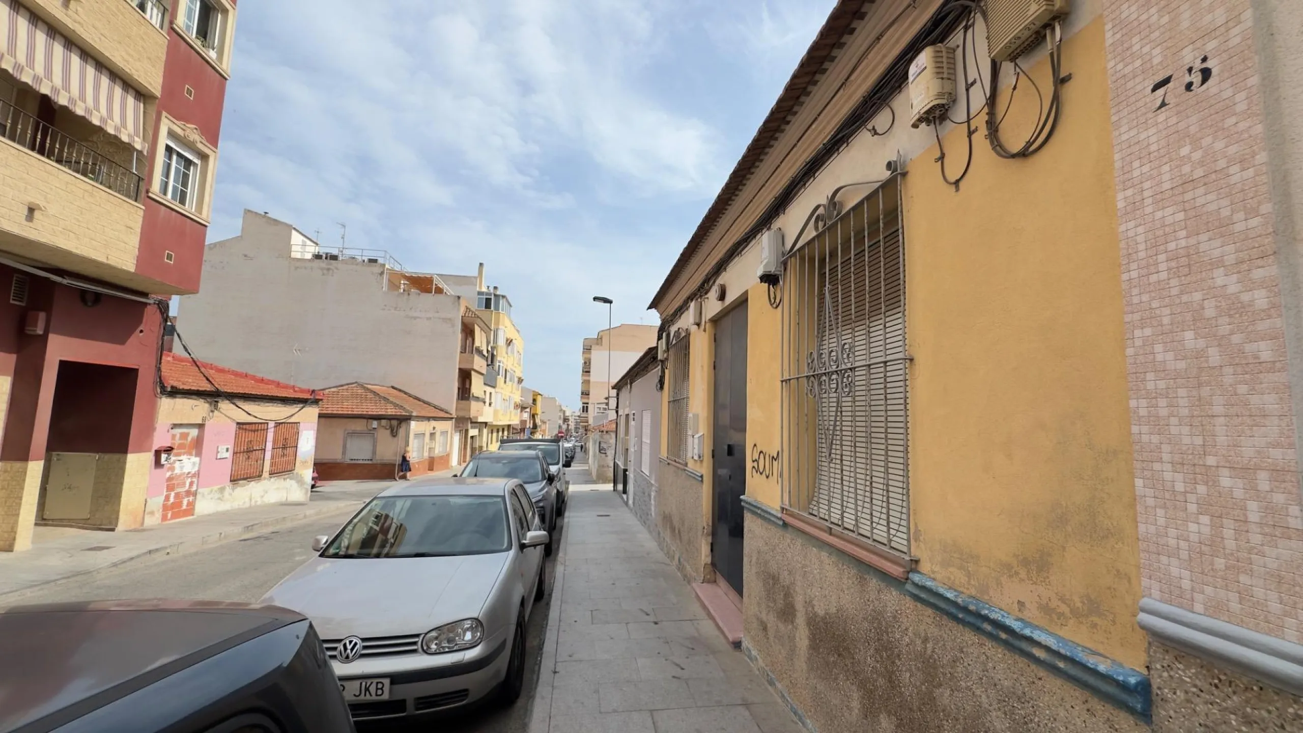 3-Bedroom Townhouse with 2 Bathrooms and a Large Patio in the Centre of Torrevieja, for Renovation