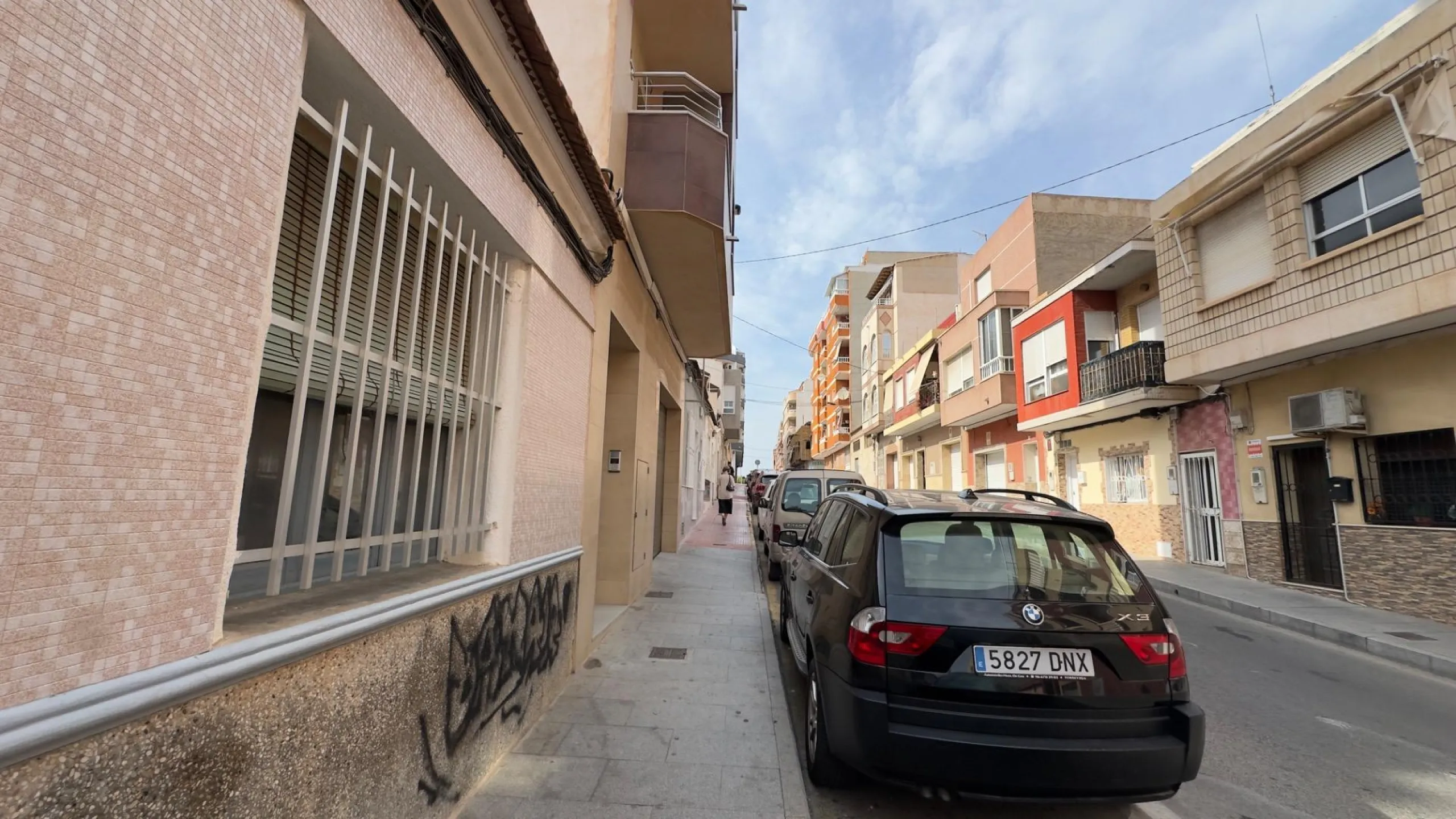 3-Bedroom Townhouse with 2 Bathrooms and a Large Patio in the Centre of Torrevieja, for Renovation