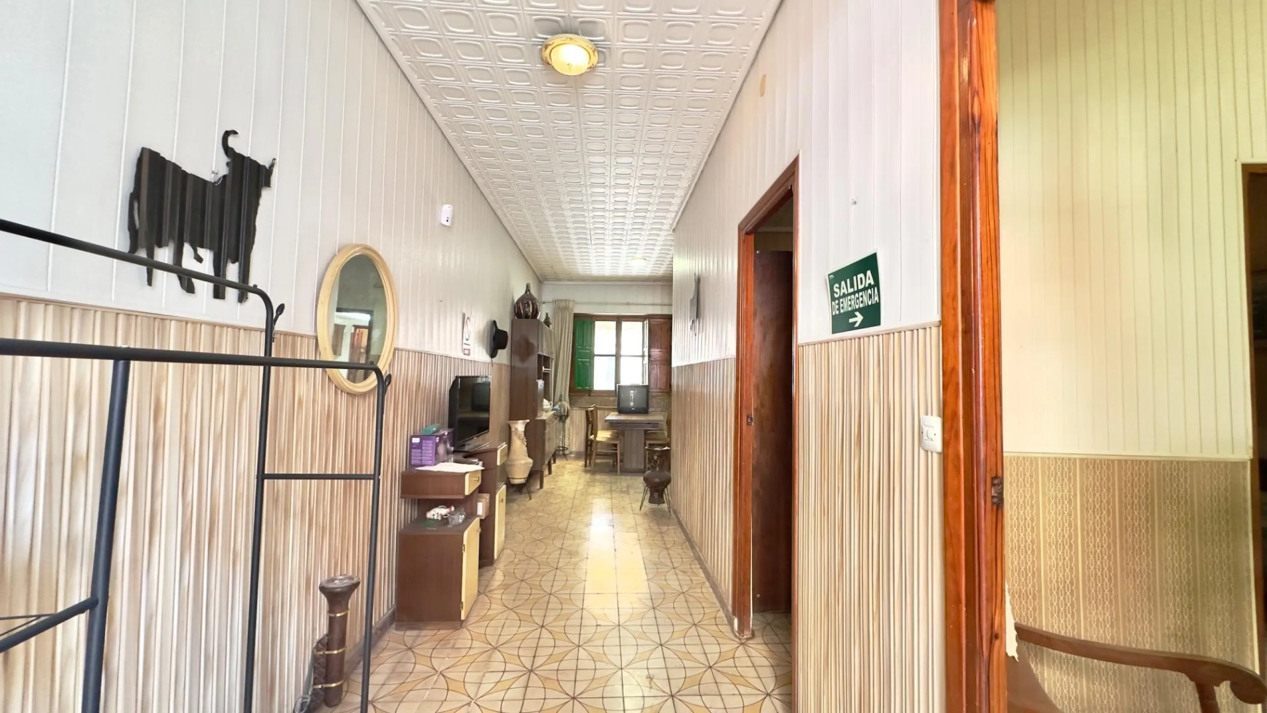 3-Bedroom Townhouse with 2 Bathrooms and a Large Patio in the Centre of Torrevieja, for Renovation