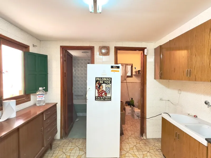 3-Bedroom Townhouse with 2 Bathrooms and a Large Patio in the Centre of Torrevieja, for Renovation