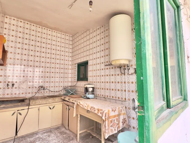 3-Bedroom Townhouse with 2 Bathrooms and a Large Patio in the Centre of Torrevieja, for Renovation