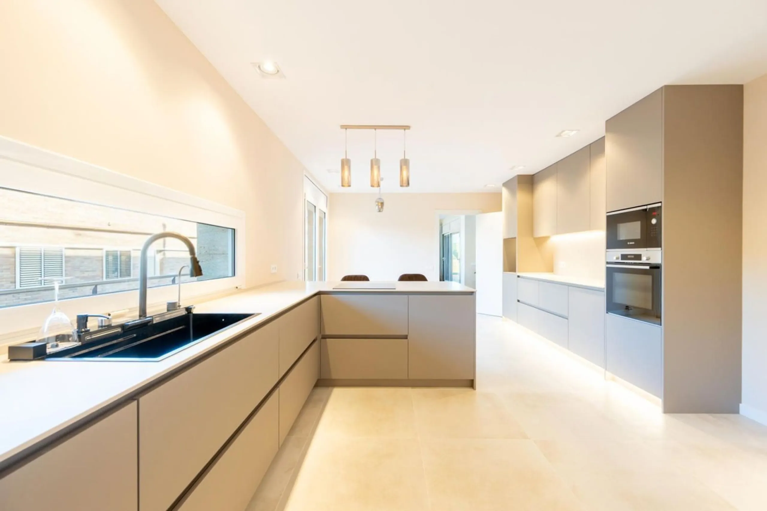 High-End Contemporary Villa with Garden and Pool in Sant Cugat del Valles, Barcelona