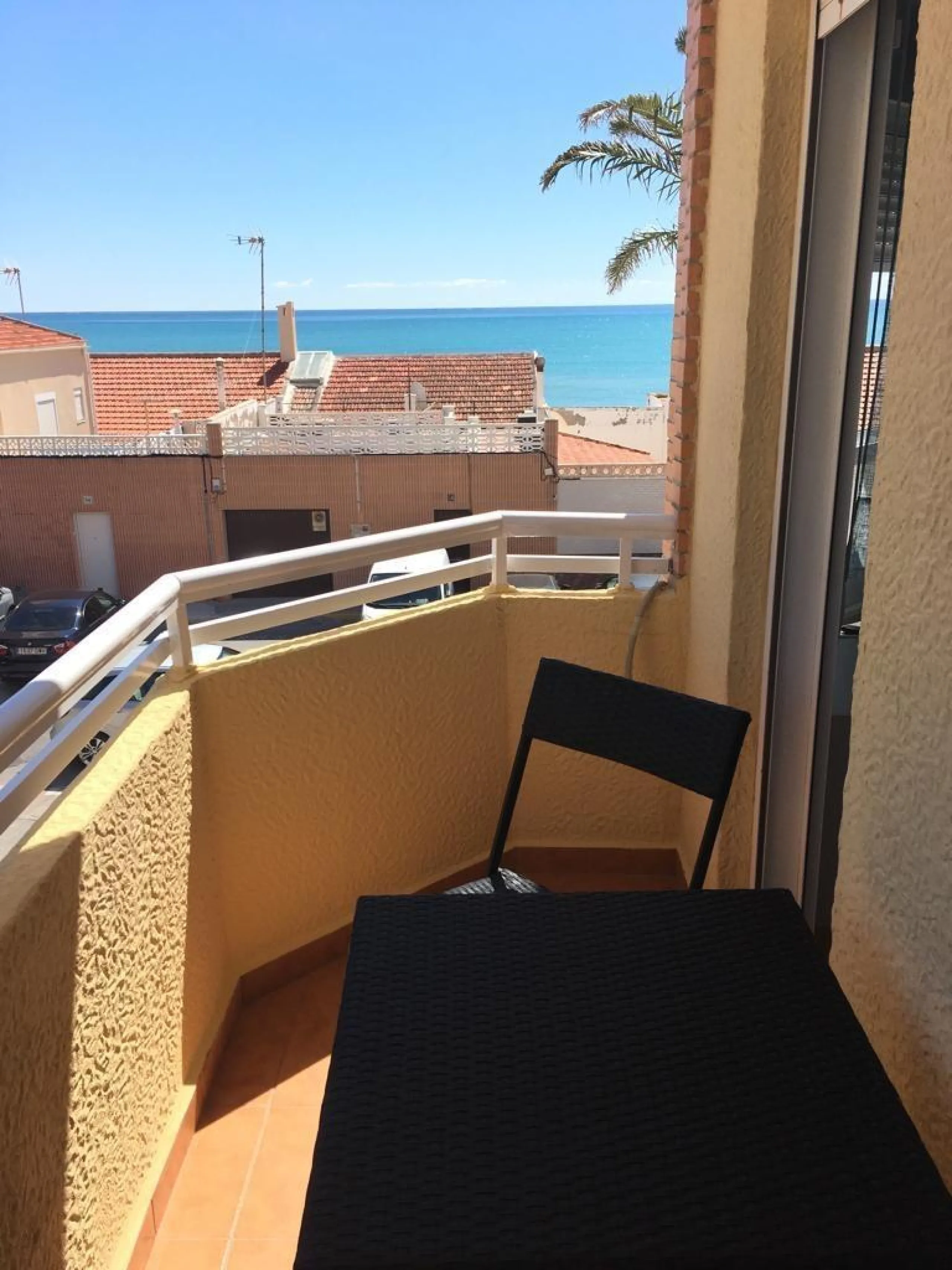 LARGE APARTMENT IN GUARDAMAR - NEAR BEACH: 2 BEDROOMS, 2 BATHROOMS