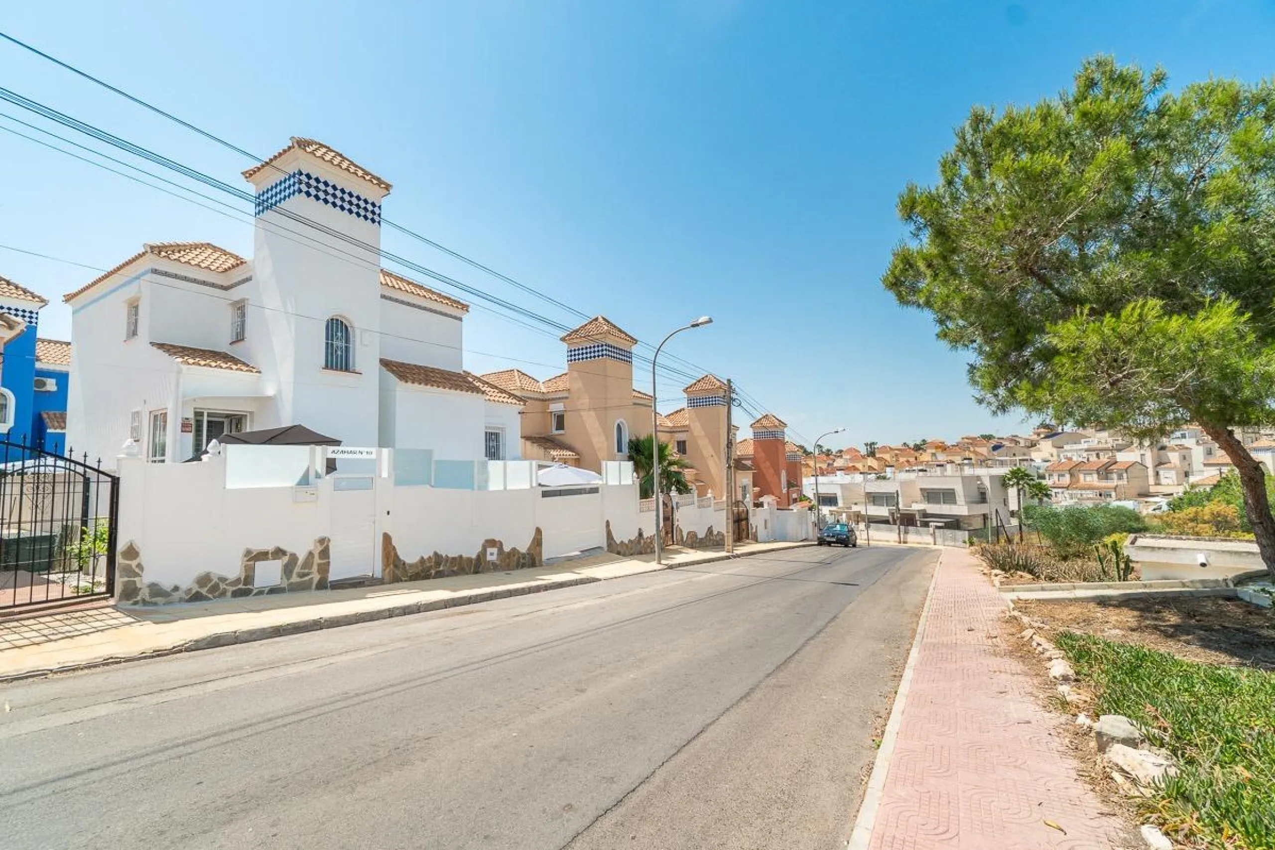 Villa independiente reformada con apartamento independiente y piscina privada en Villamartín