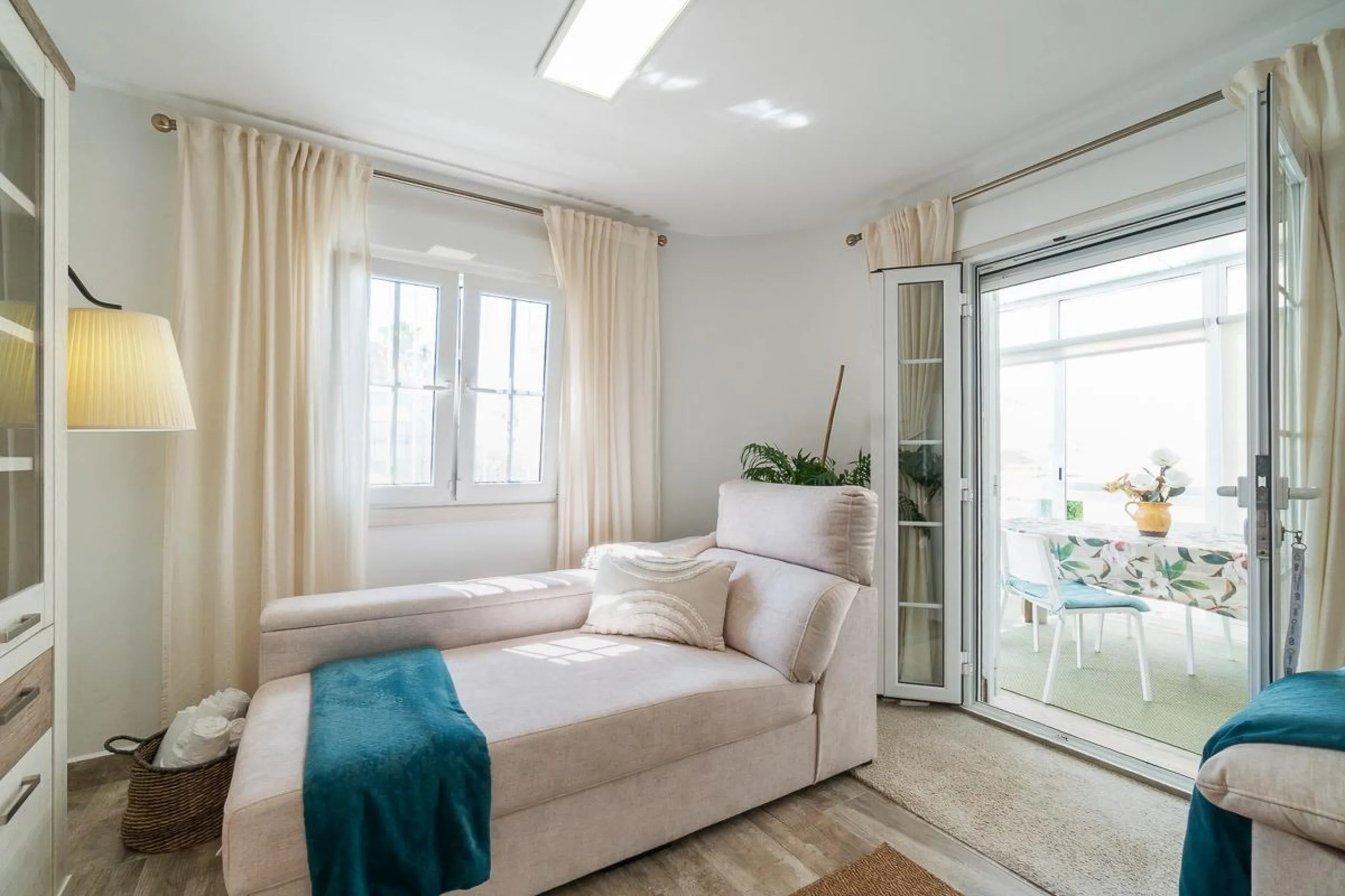 Villa independiente reformada con apartamento independiente y piscina privada en Villamartín
