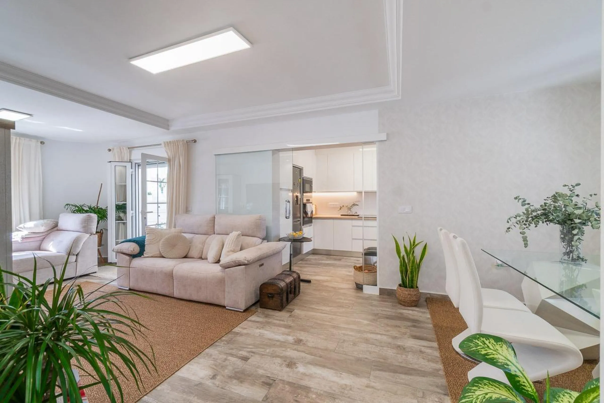 Villa independiente reformada con apartamento independiente y piscina privada en Villamartín