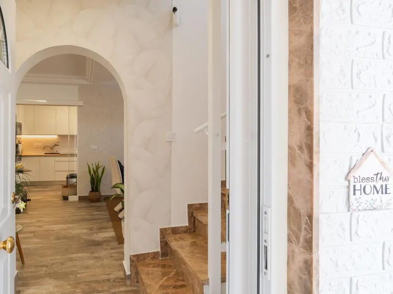Villa independiente reformada con apartamento independiente y piscina privada en Villamartín
