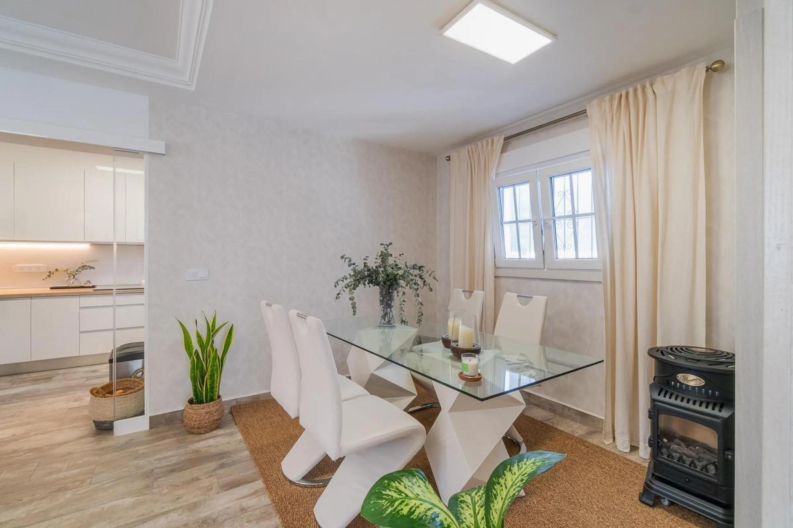 Villa independiente reformada con apartamento independiente y piscina privada en Villamartín
