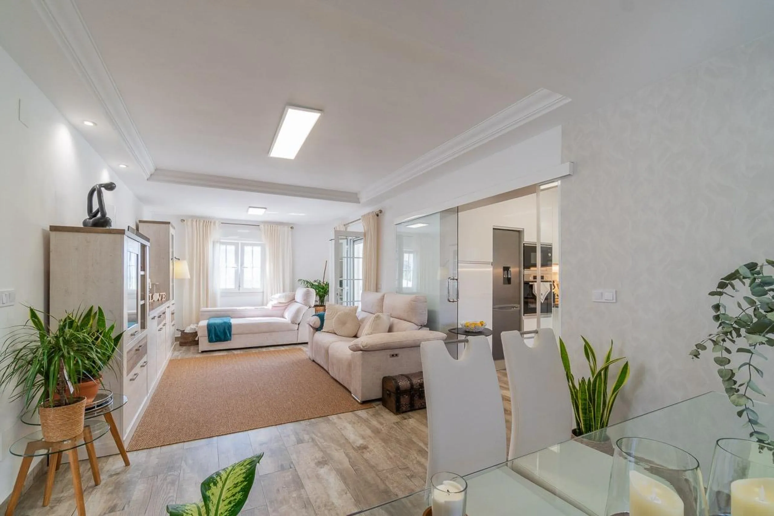 Villa independiente reformada con apartamento independiente y piscina privada en Villamartín