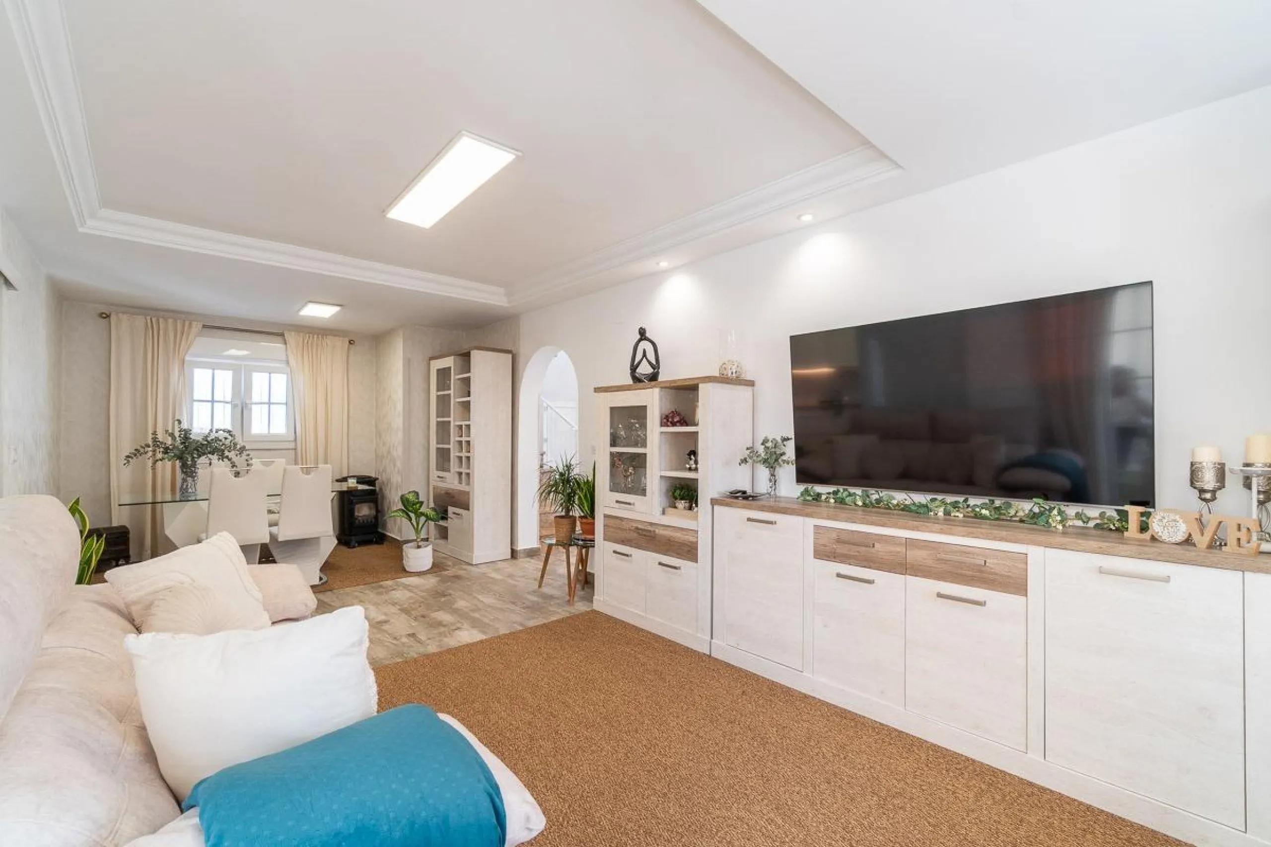 Villa independiente reformada con apartamento independiente y piscina privada en Villamartín