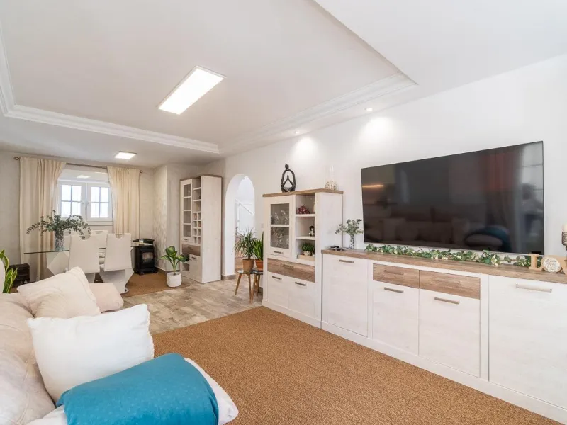Villa independiente reformada con apartamento independiente y piscina privada en Villamartín